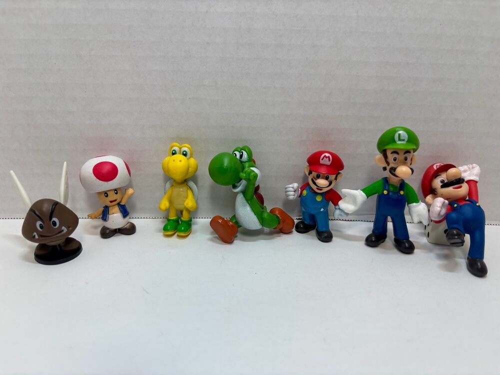 Nintendo Super Mario Bros. Various figures Lot